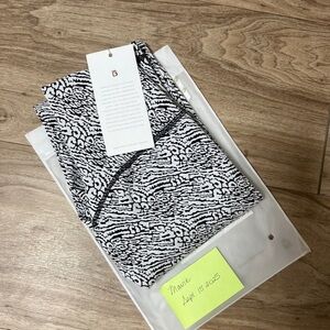 ($68) BuffBunny Evolve Jacquard Legging - Black/White Nucleus Print - XXS